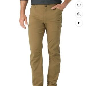 NWT Wrangler Men's Tan Straight Fit Cargo Pants 40X30